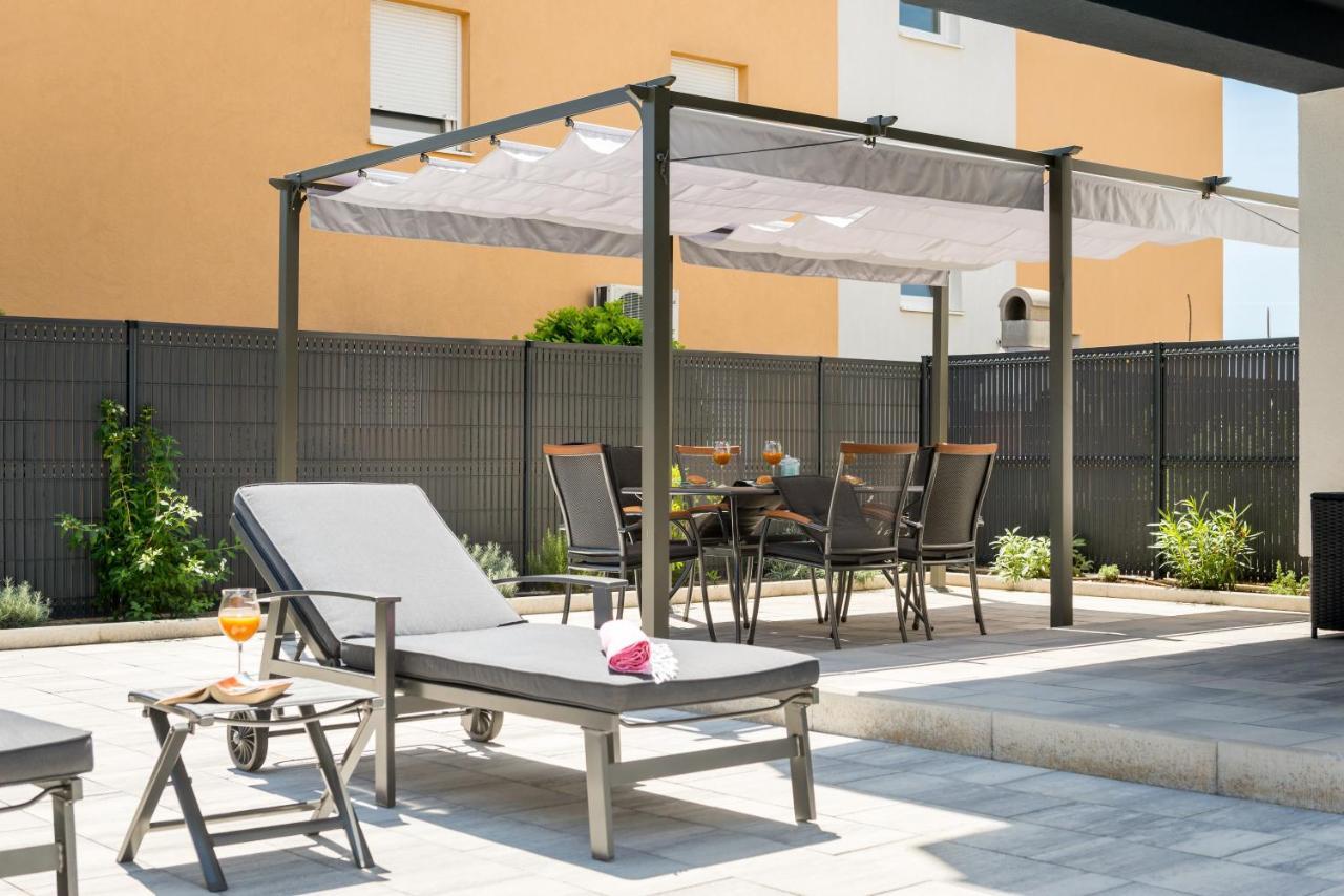 New, Private Heated Swimming Pool, Free Parking, Trogir Centar Apartman Kültér fotó