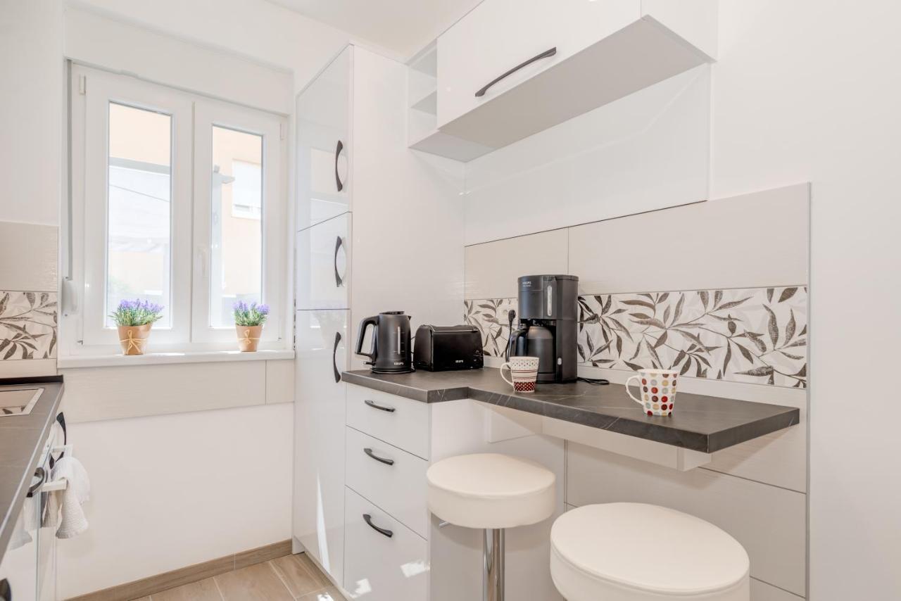 New, Private Heated Swimming Pool, Free Parking, Trogir Centar Apartman Kültér fotó