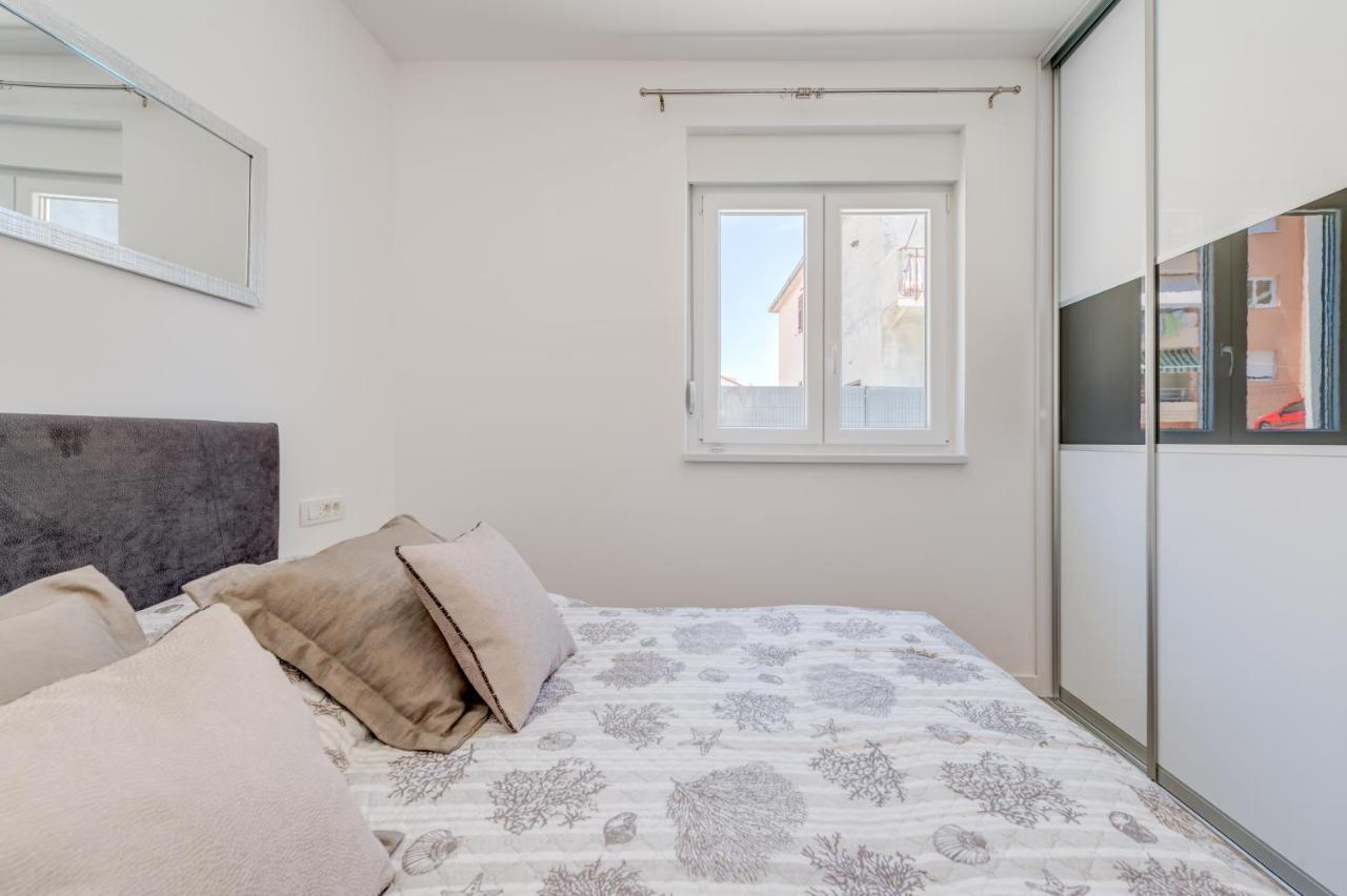 New, Private Heated Swimming Pool, Free Parking, Trogir Centar Apartman Kültér fotó