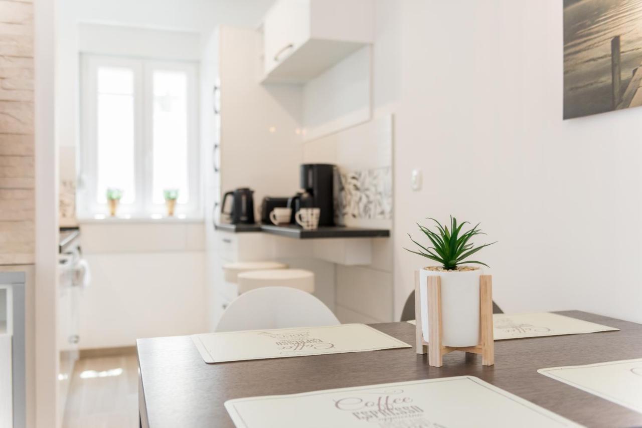 New, Private Heated Swimming Pool, Free Parking, Trogir Centar Apartman Kültér fotó