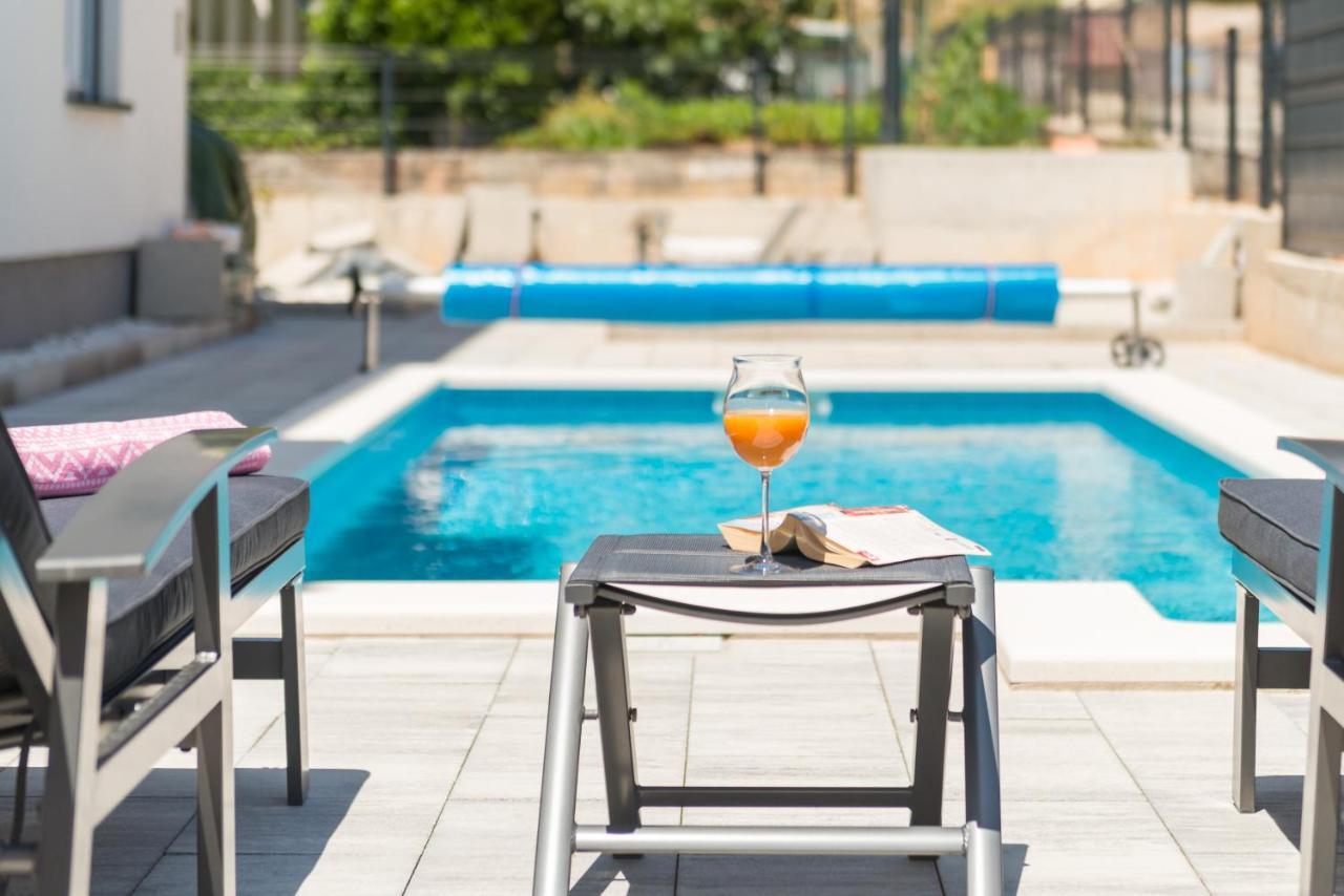 New, Private Heated Swimming Pool, Free Parking, Trogir Centar Apartman Kültér fotó
