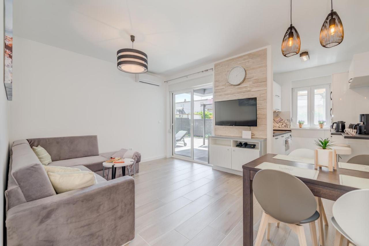 New, Private Heated Swimming Pool, Free Parking, Trogir Centar Apartman Kültér fotó