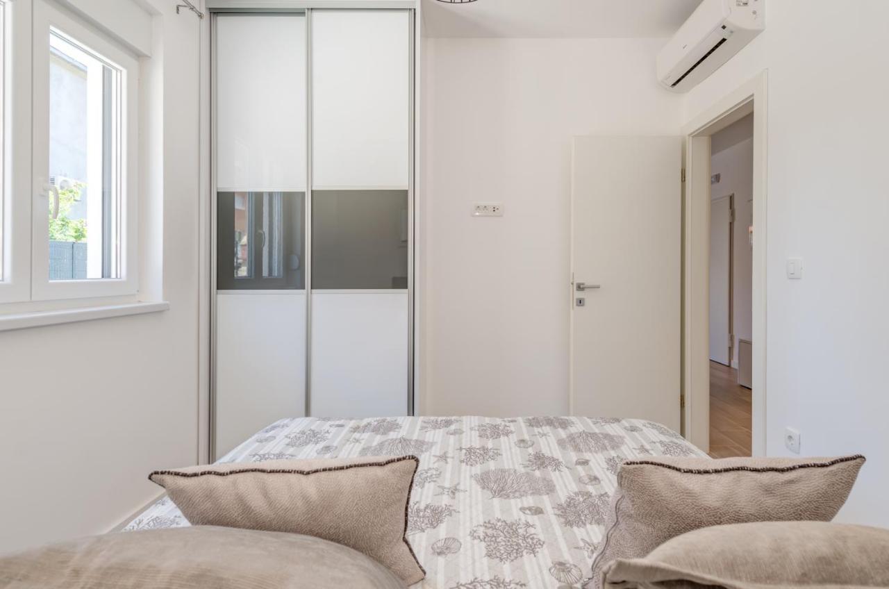 New, Private Heated Swimming Pool, Free Parking, Trogir Centar Apartman Kültér fotó