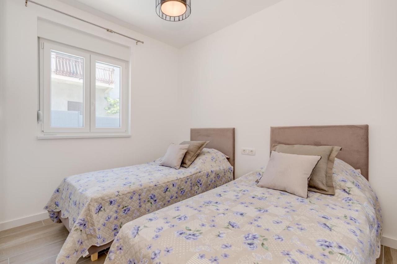 New, Private Heated Swimming Pool, Free Parking, Trogir Centar Apartman Kültér fotó