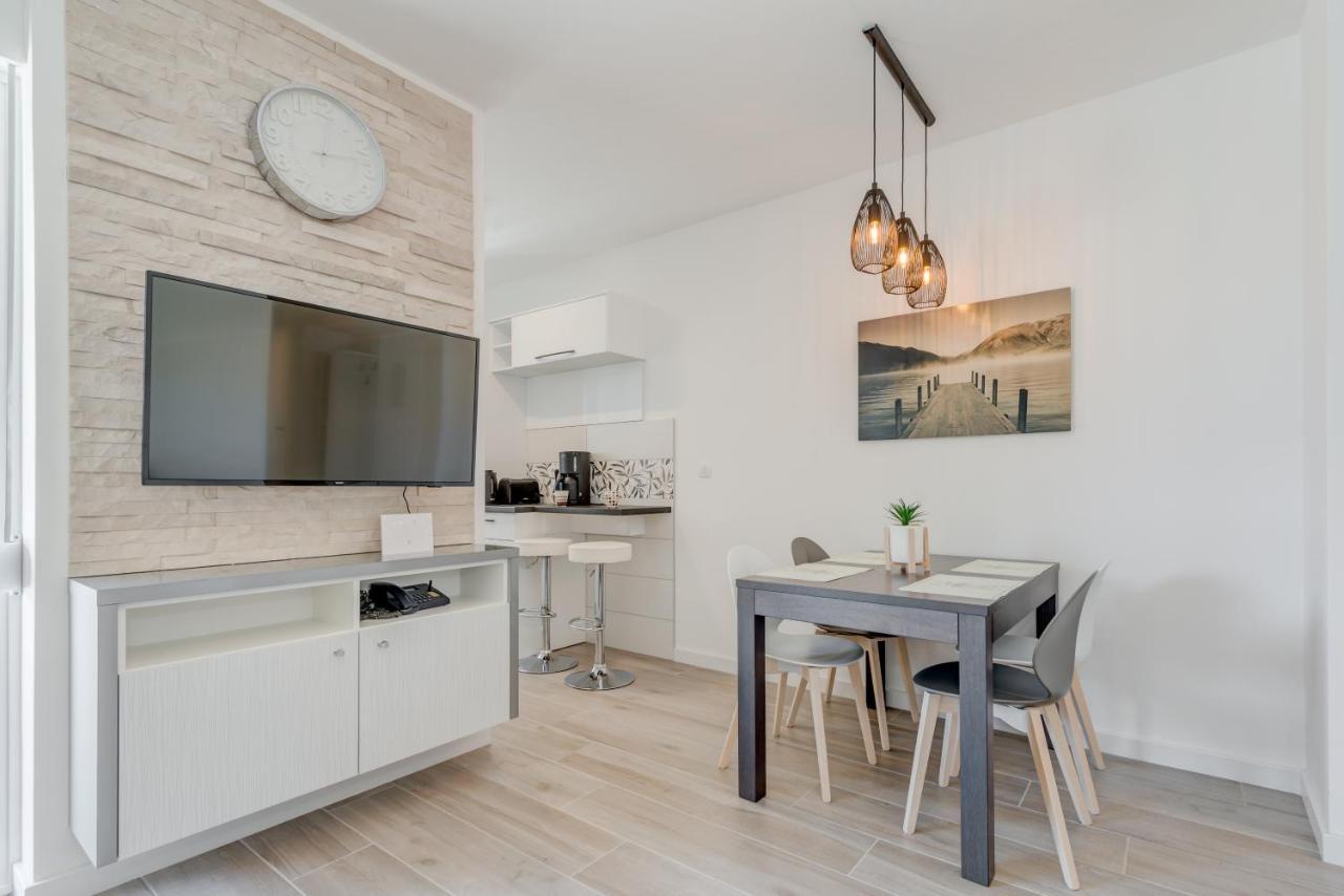 New, Private Heated Swimming Pool, Free Parking, Trogir Centar Apartman Kültér fotó