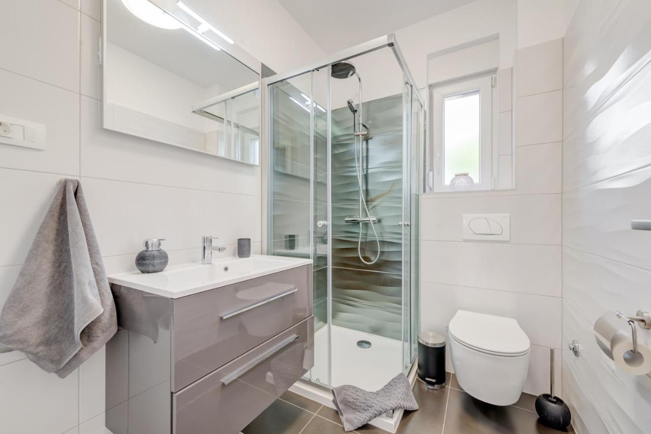 New, Private Heated Swimming Pool, Free Parking, Trogir Centar Apartman Kültér fotó